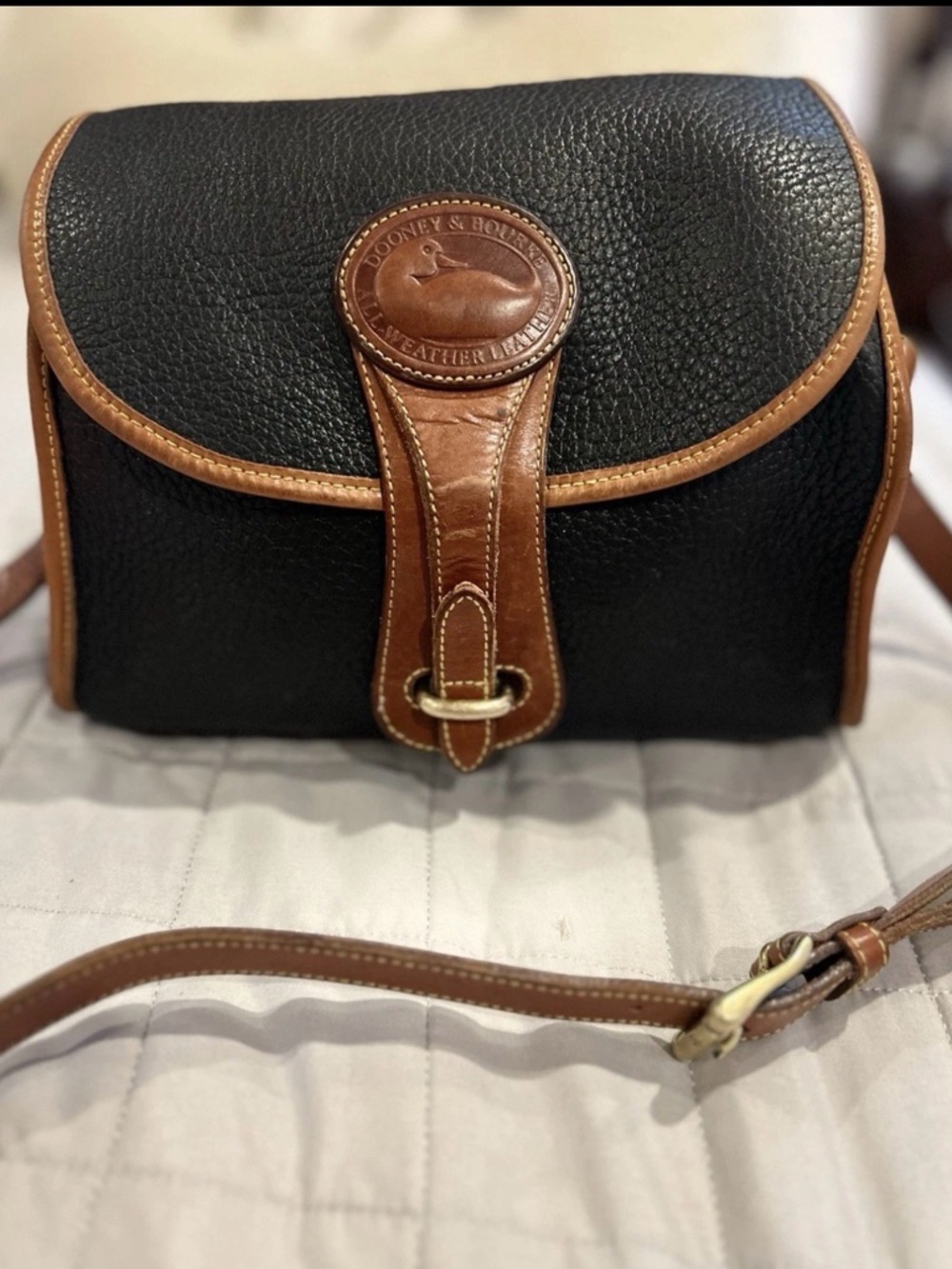 ❌SOLD❌Dooney & Bourke Black with Brown Trim Pebbled Leather Crossbody